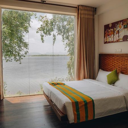 Yala Oga Reach Hotel Тисамахарама Екстериор снимка