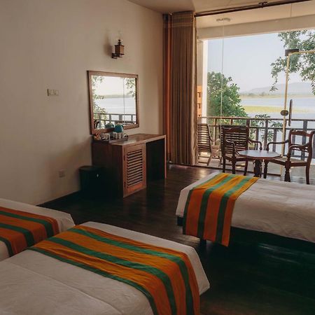 Yala Oga Reach Hotel Тисамахарама Екстериор снимка