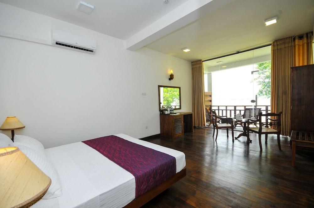 Yala Oga Reach Hotel Тисамахарама Екстериор снимка