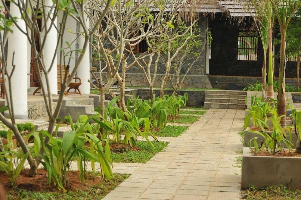 Yala Oga Reach Hotel Тисамахарама Екстериор снимка