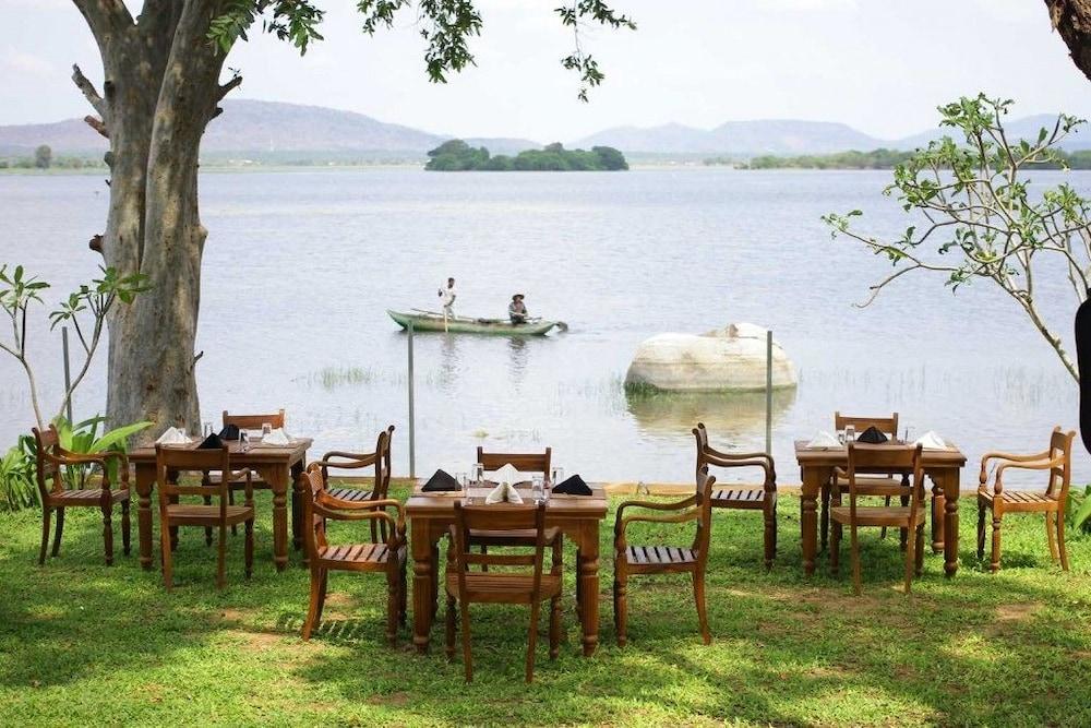 Yala Oga Reach Hotel Тисамахарама Екстериор снимка