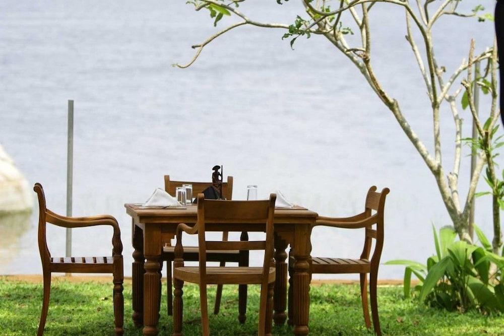 Yala Oga Reach Hotel Тисамахарама Екстериор снимка