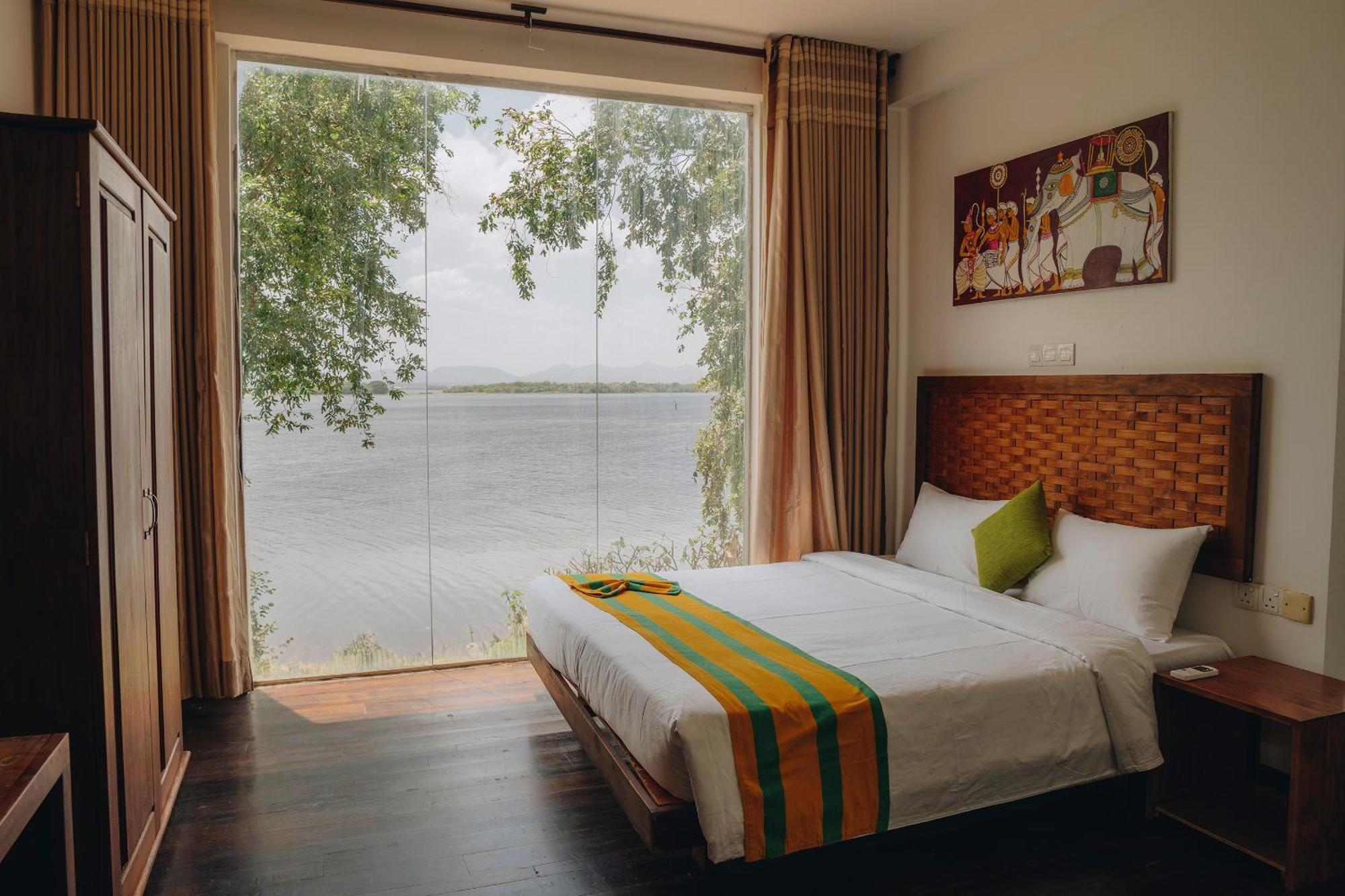 Yala Oga Reach Hotel Тисамахарама Екстериор снимка