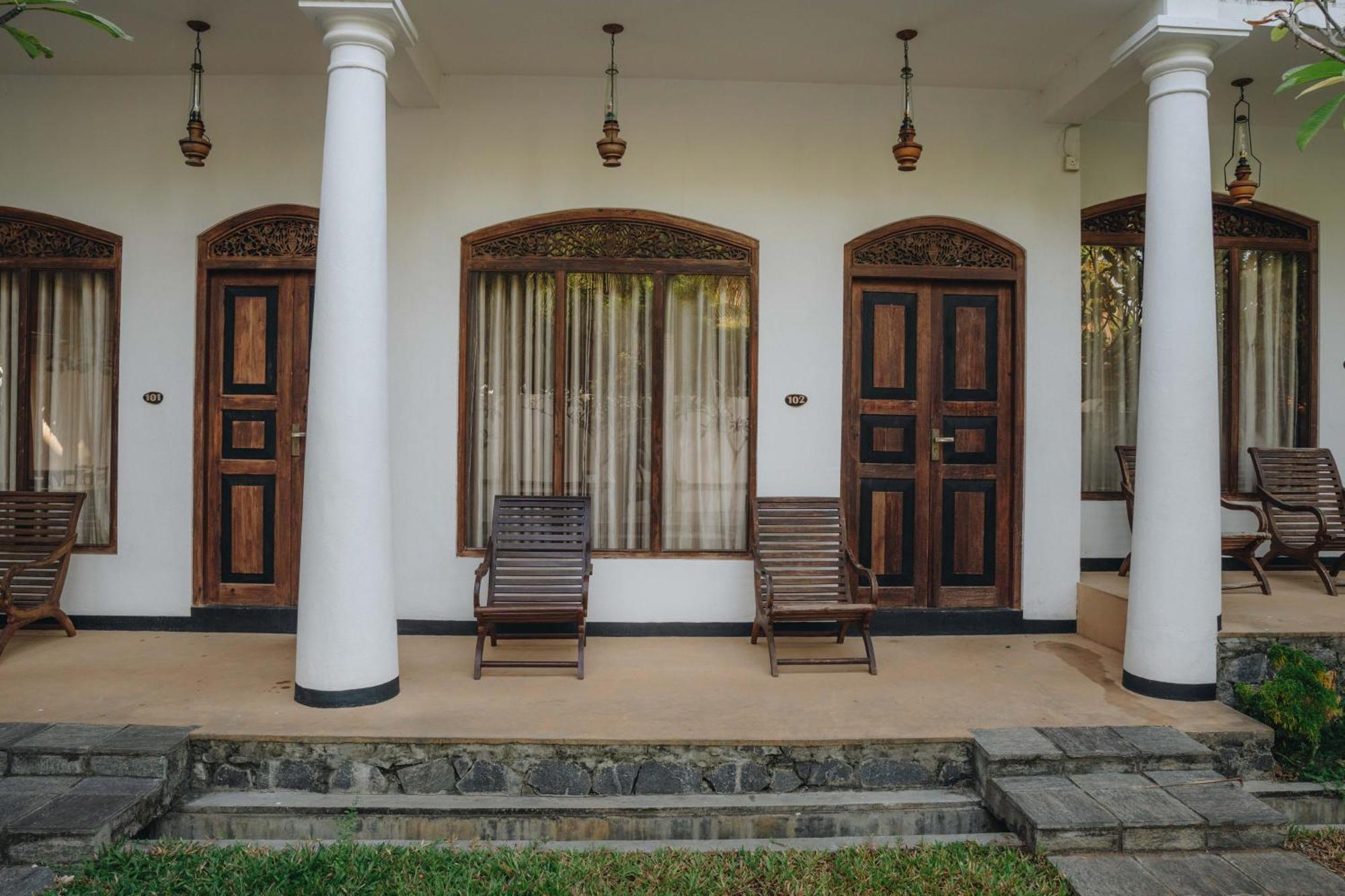 Yala Oga Reach Hotel Тисамахарама Екстериор снимка