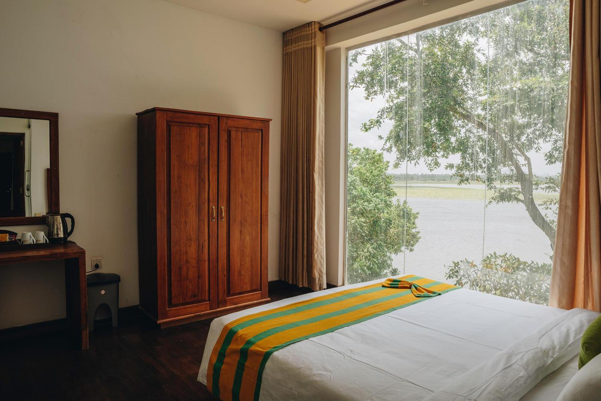 Yala Oga Reach Hotel Тисамахарама Екстериор снимка