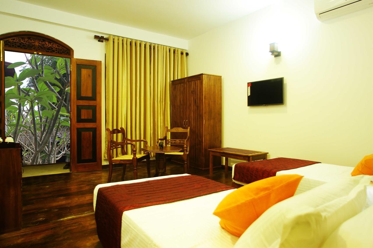 Yala Oga Reach Hotel Тисамахарама Екстериор снимка
