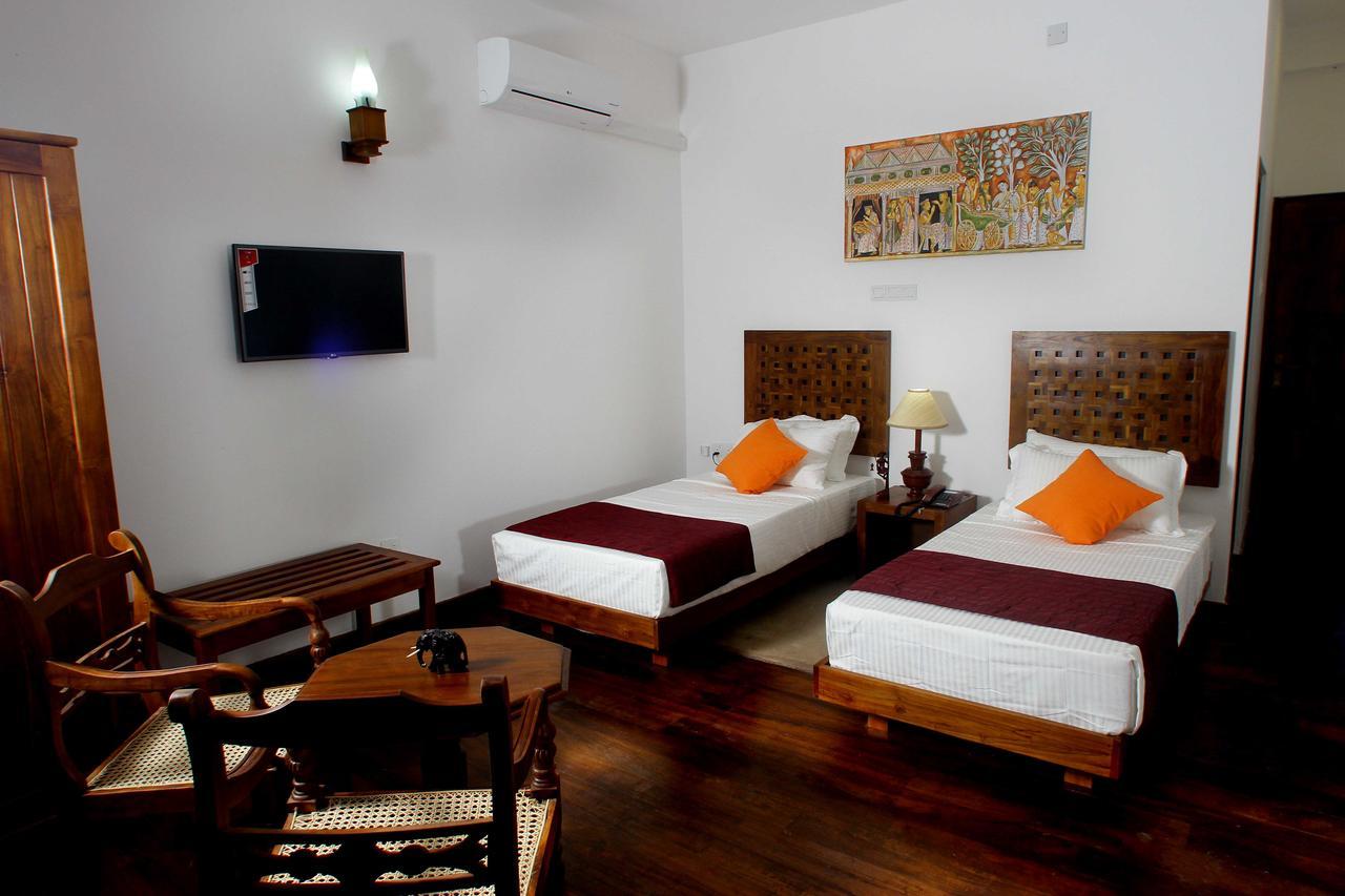 Yala Oga Reach Hotel Тисамахарама Екстериор снимка