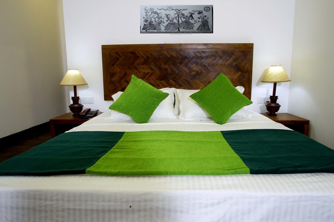 Yala Oga Reach Hotel Тисамахарама Екстериор снимка