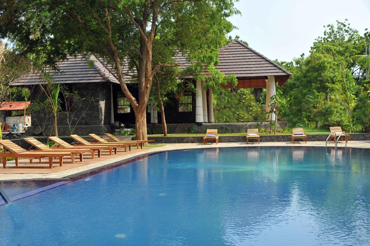 Yala Oga Reach Hotel Тисамахарама Екстериор снимка