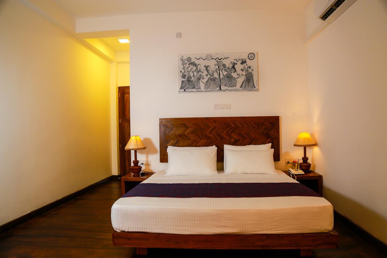 Yala Oga Reach Hotel Тисамахарама Екстериор снимка
