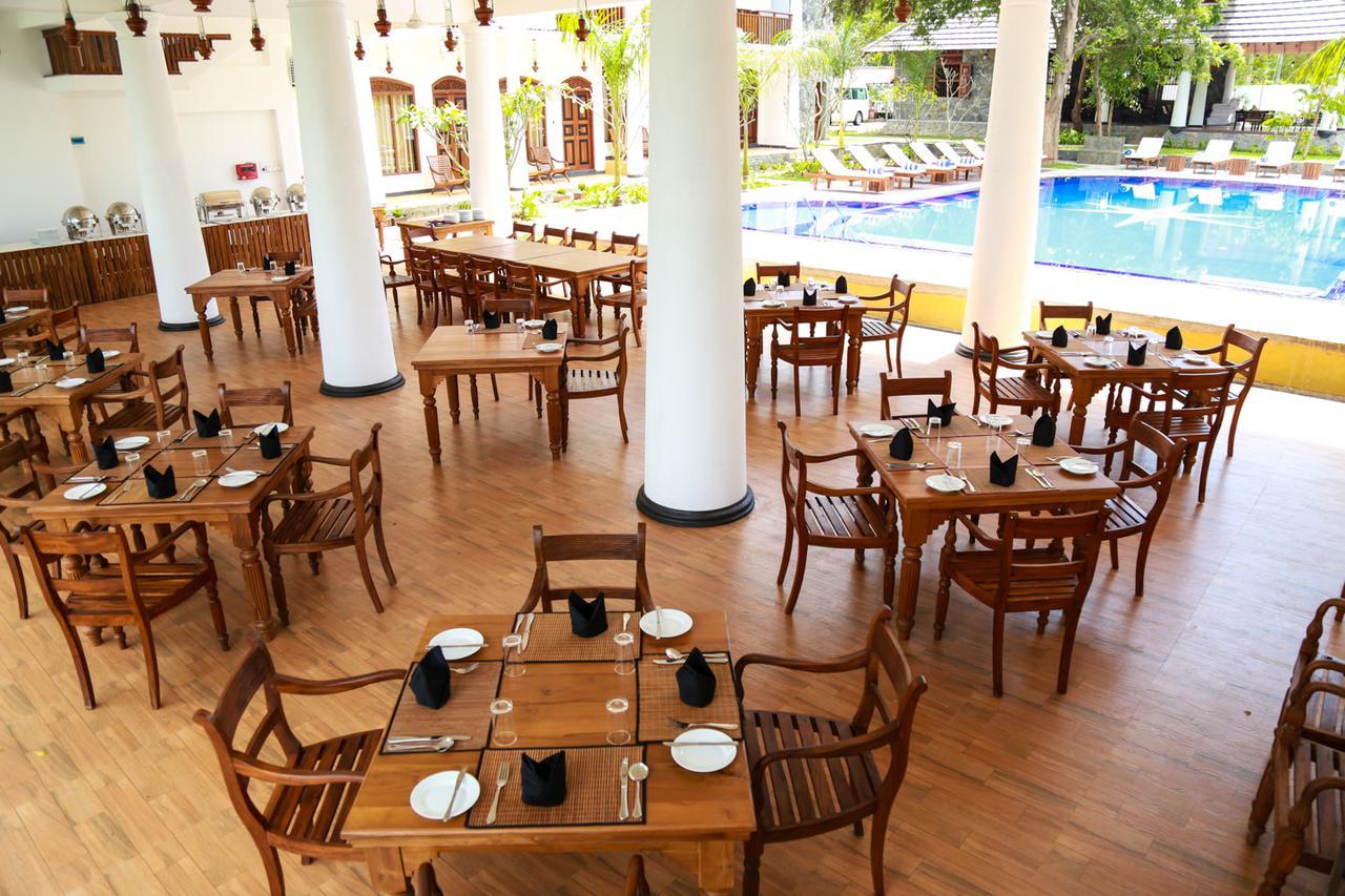 Yala Oga Reach Hotel Тисамахарама Екстериор снимка