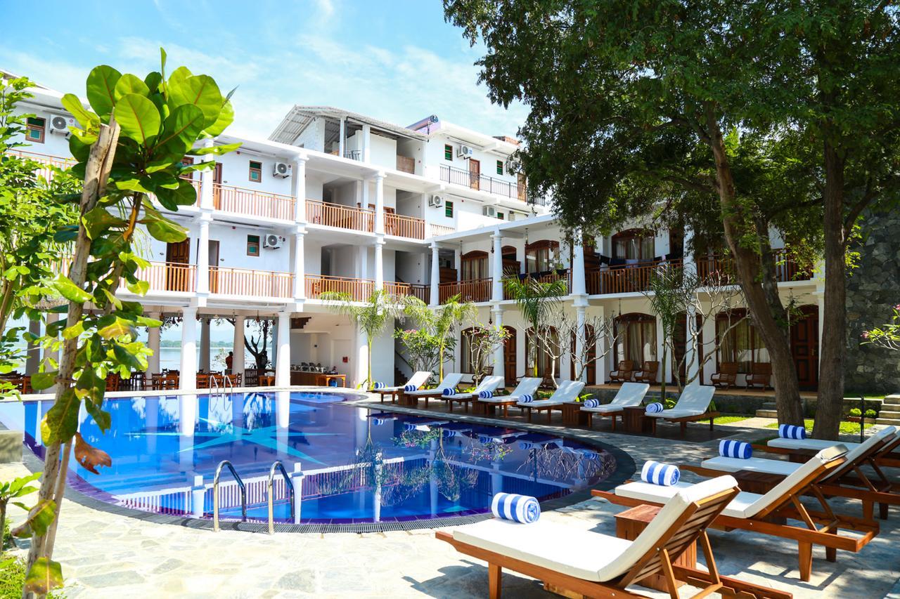 Yala Oga Reach Hotel Тисамахарама Екстериор снимка