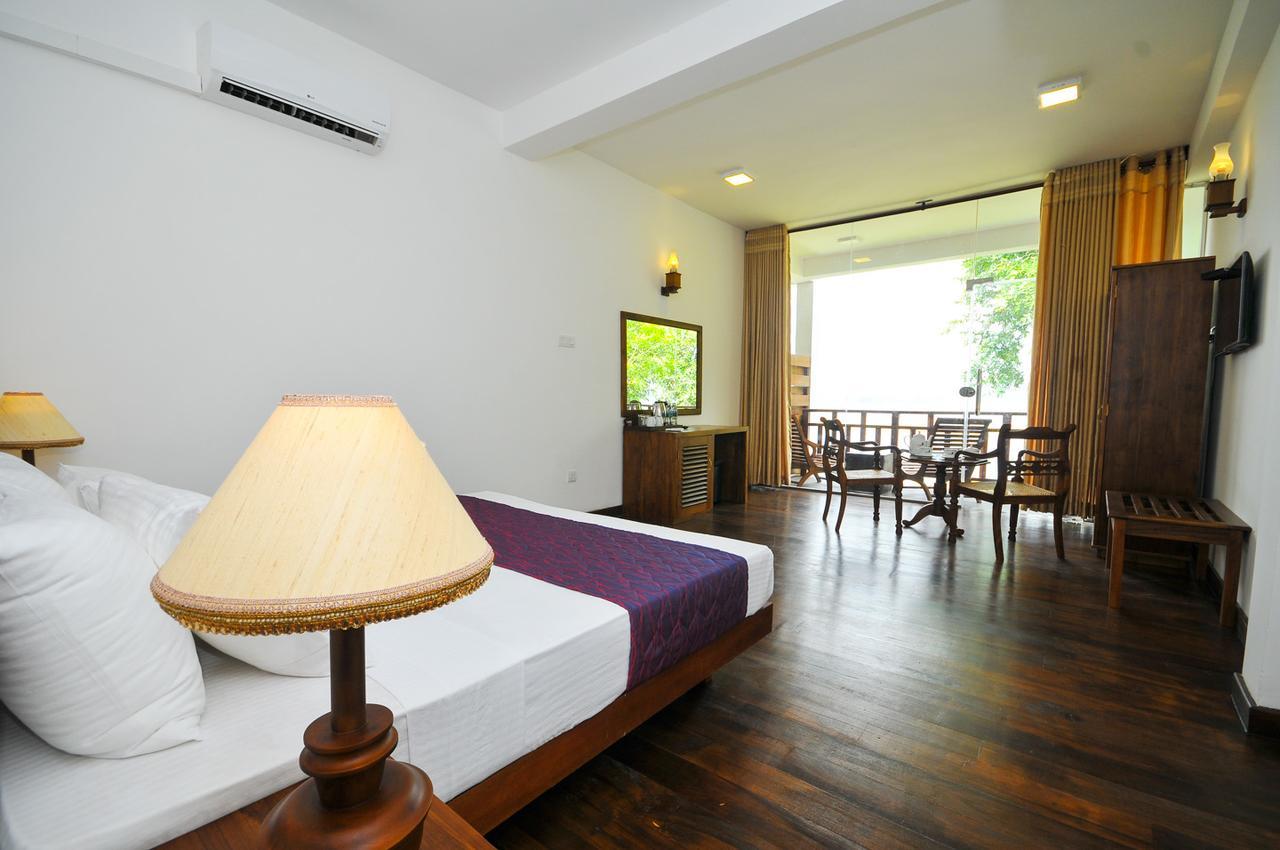 Yala Oga Reach Hotel Тисамахарама Екстериор снимка