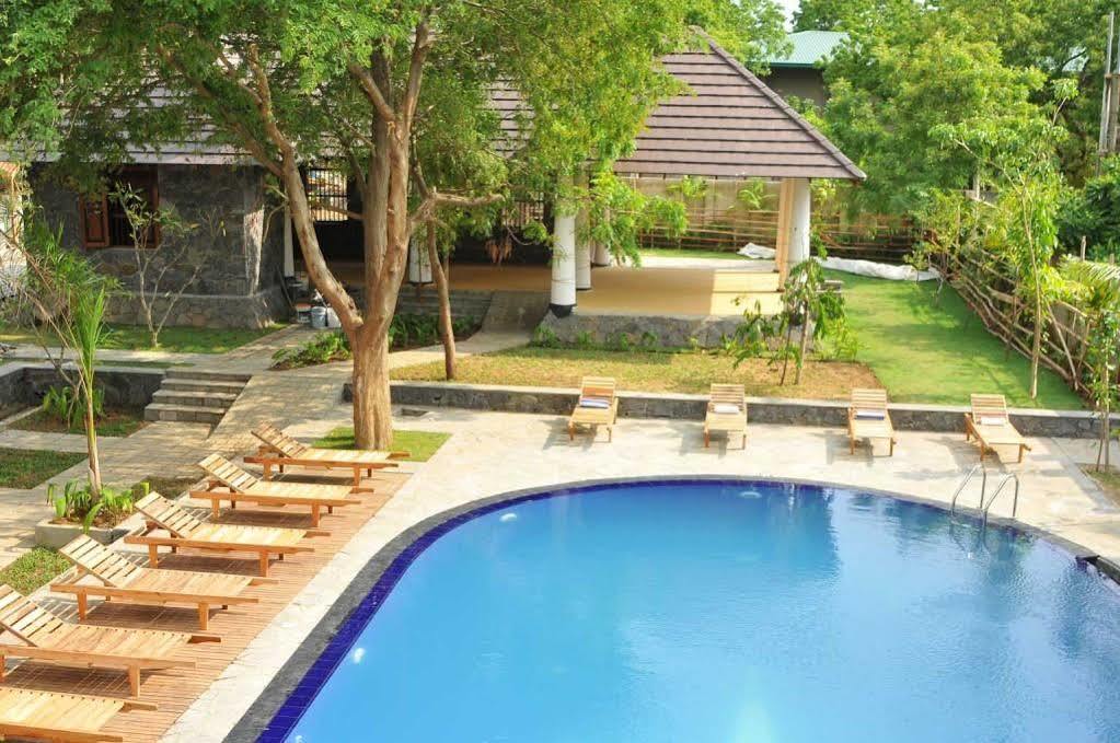 Yala Oga Reach Hotel Тисамахарама Екстериор снимка